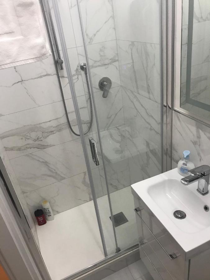Tra Le Torri B&B - Ampia Stanza Privata In Appartamento Con Bagno Privato Accessibile Da Corridoio Bolonya Dış mekan fotoğraf