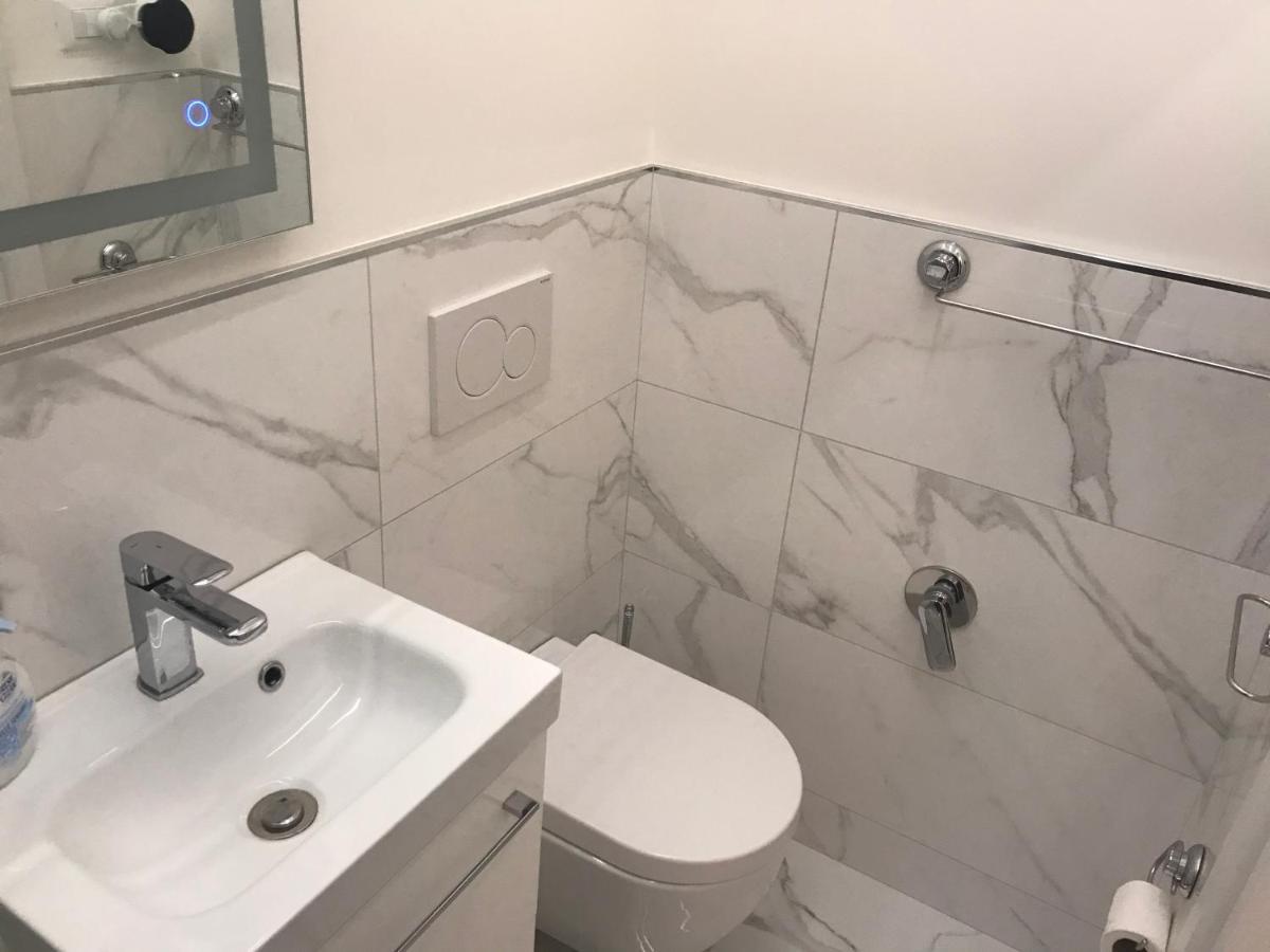 Tra Le Torri B&B - Ampia Stanza Privata In Appartamento Con Bagno Privato Accessibile Da Corridoio Bolonya Dış mekan fotoğraf